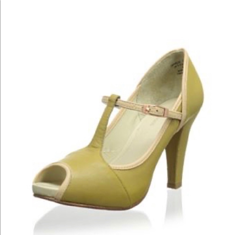 J Shoes NWOT Seville heels Sz 8